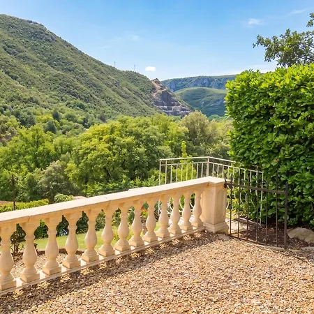 Maison Charmante A Avec Piscine Partagee